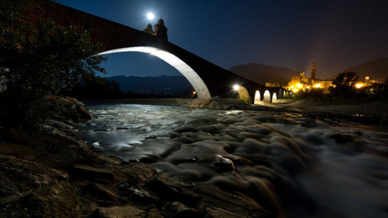 La Leggenda Del Ponte Del Diavolo Di Bobbio La Scimmia Viaggiatrice